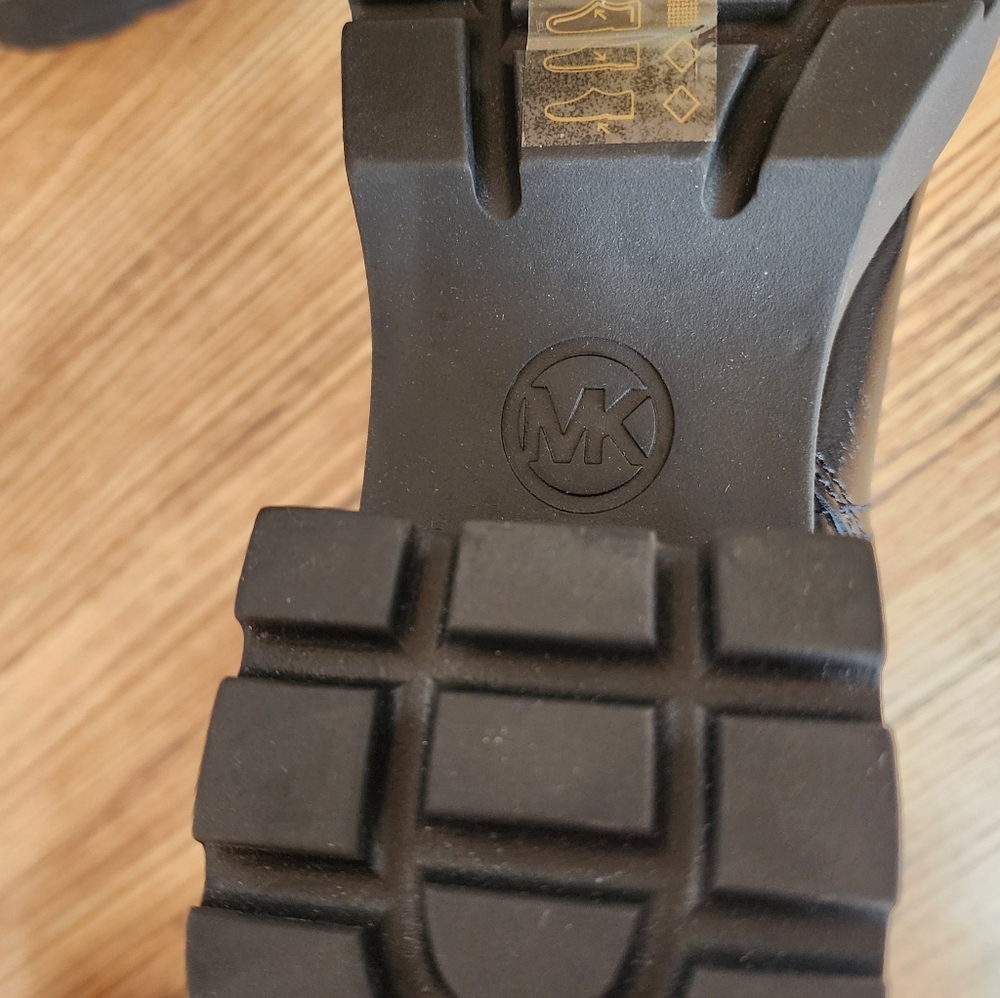 New Women's Michael Kors Perry Crinkled Patent Leather Boot - Picture 16 of 16